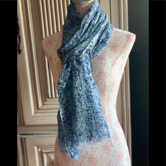 Soft Wool Blue Tone Python Print Scarf - Picture 5 of 6